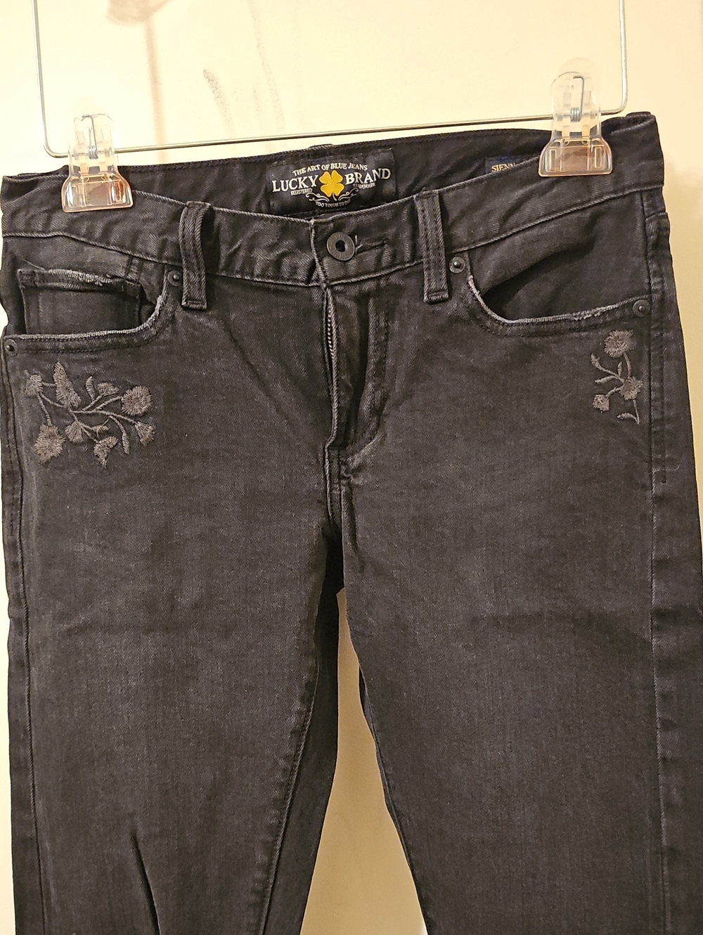 Lucky Brand Sienna Slim Boyfriend Size 25 Black Jeans w Floral Embroidery